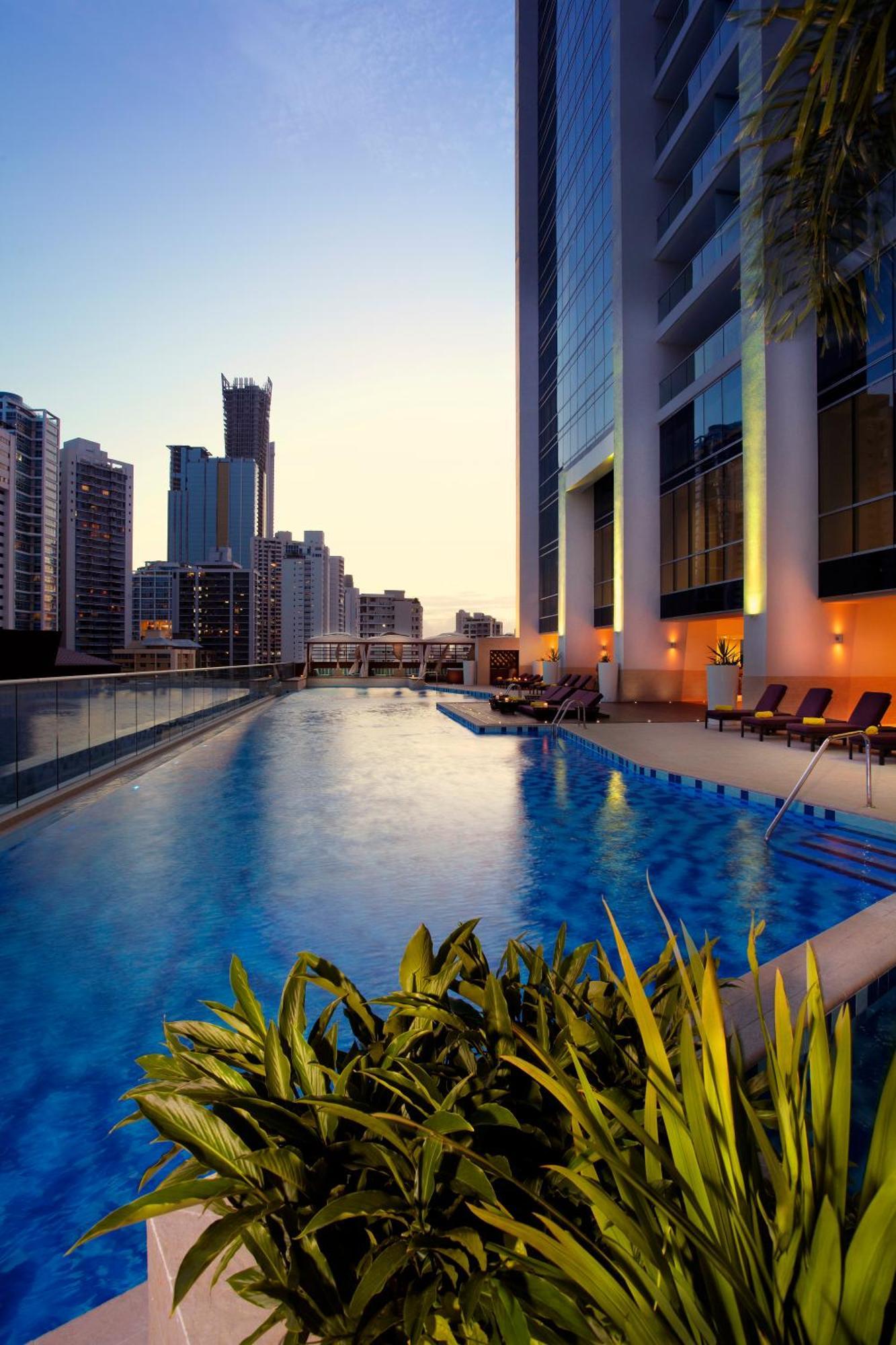 Megapolis Hotel Panama ภายนอก รูปภาพ The pool at the hotel