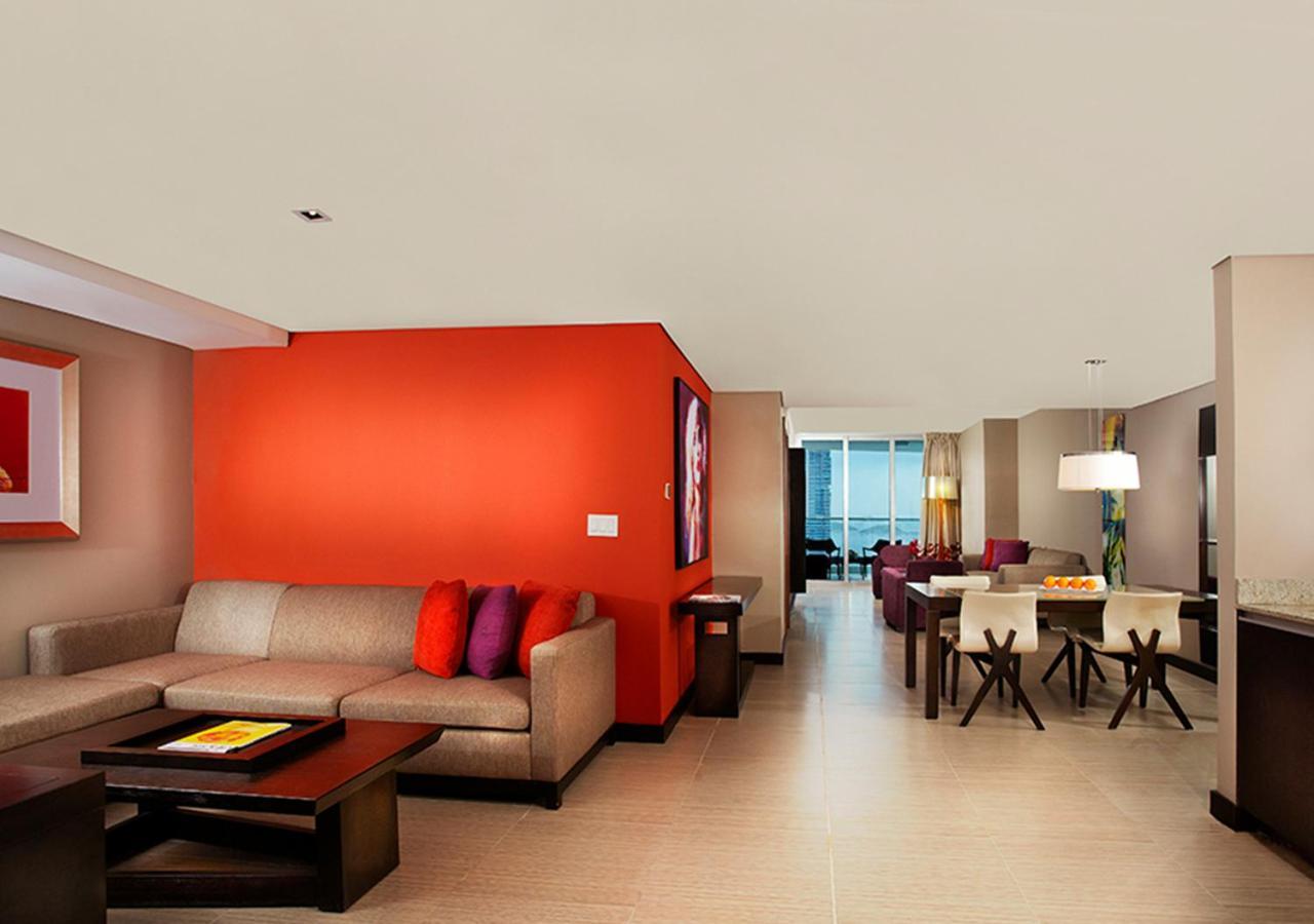 Megapolis Hotel Panama ภายนอก รูปภาพ A suite at the Renaissance Hotel in San Francisco